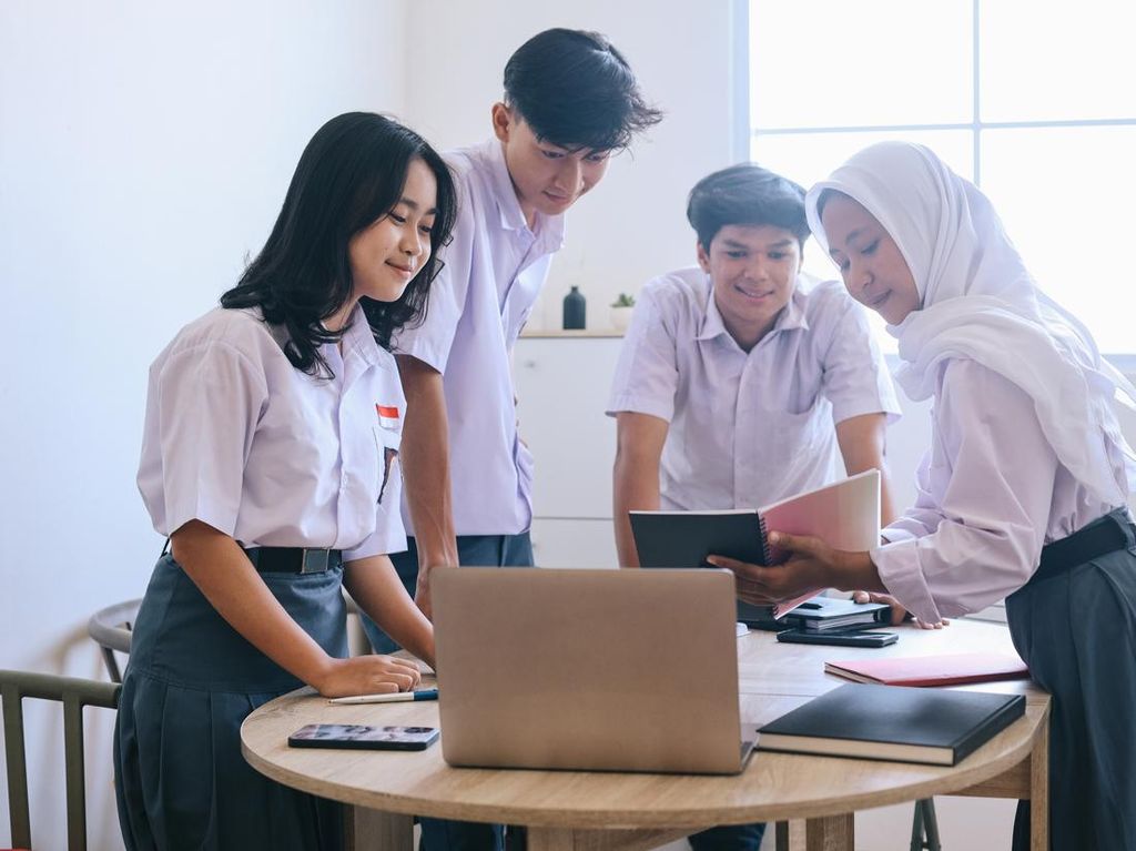 FKSS Jabar Soroti Mekanisme Penyaluran 77 Ribu Siswa ke Swasta